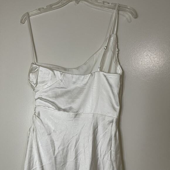 NEW! Selfie Leslie Taking Bets One Shoulder Satin Midi cutout Dress White Medium - Picture 10 of 14